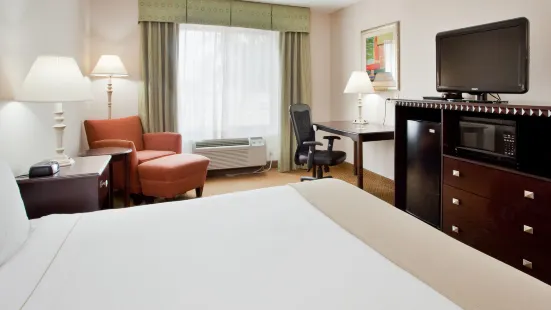 Holiday Inn Express & Suites Kinston