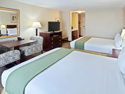 Holiday Inn Express & Suites Sumner - Puyallup Area