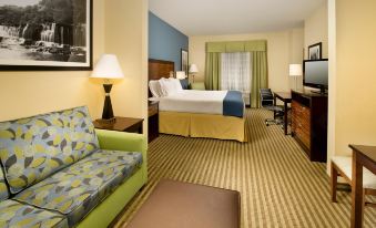 Holiday Inn Express & Suites Tullahoma