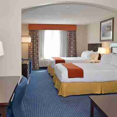 Holiday Inn Express & Suites Hinton Rooms