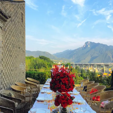 Yuchuan Jiushe Art Hotel