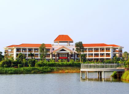 化州燕嶺綠湖灣飯店