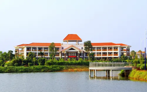 Lvhu Bay Hotel Hotels in Huazhou