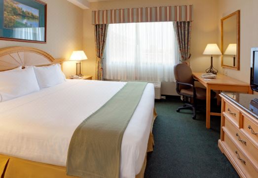 홀리데이 인 익스프레스 호텔 & 스위트 워터타운-사우전드 아일랜드 외관