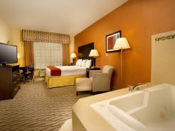 Holiday Inn Express & Suites MANASSAS by IHG