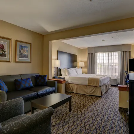 Holiday Inn & Suites MILWAUKEE AIRPORT by IHG