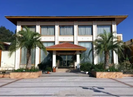 Donghe Hotel Отели рядом с достопримечательностью «Отдел Управления охраны Уезда Чуанбэ, национальный природный заповедник Юньнань Циншань»