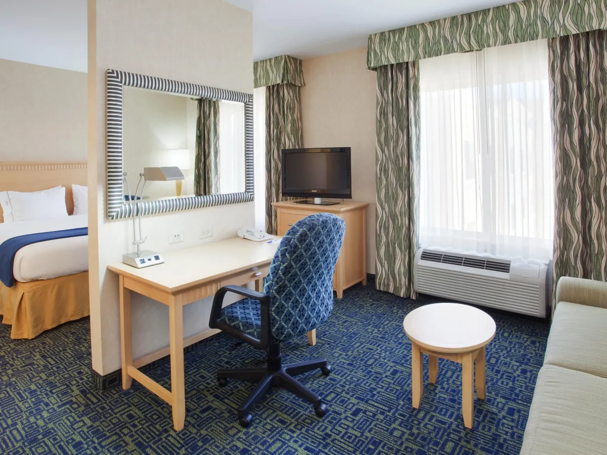 Holiday Inn Express & Suites SACRAMENTO AIRPORT NATOMAS by IHG Zimmer Photos