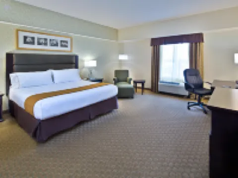 Holiday Inn Express & Suites OTTAWA AIRPORT by IHG