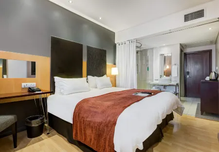 Protea Hotel O.R. Tambo Airport Отели в г. Кемптон Парк