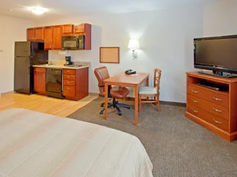 Candlewood Suites Houston Westchase - Westheimer by IHG Отели рядом с достопримечательностью «Маркет сквер эт Элдридж»