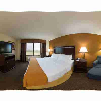Holiday Inn Express & Suites Pueblo North Rooms