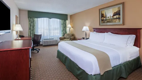 Holiday Inn Express & Suites Selma