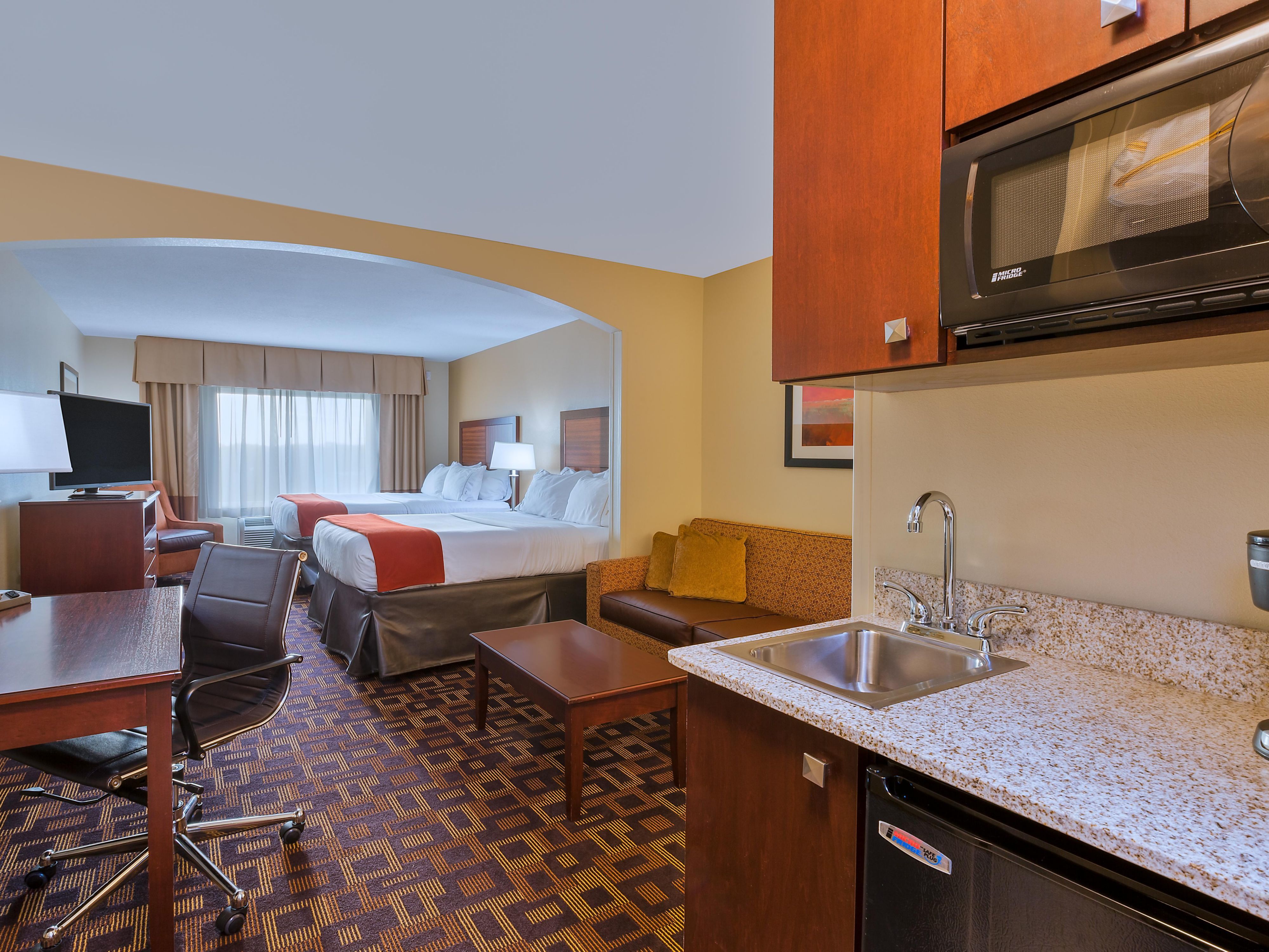 Holiday Inn Express Hotel & Suites Salina, an Ihg Hotel