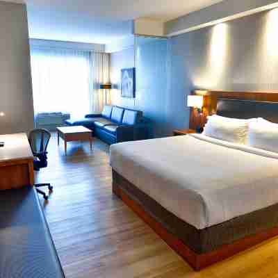 Holiday Inn Express & Suites Vaudreuil - Dorion Rooms