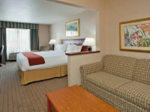 Holiday Inn Express & Suites Lawrence by IHG Hotels in Lawrence