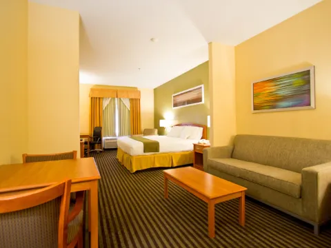 Holiday Inn Express & Suites BASTROP by IHG