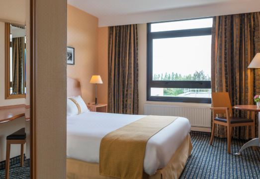 Holiday Inn Calais CoquellesOver view