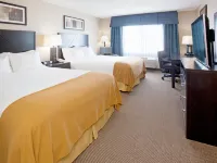 ホリデイ イン エクスプレス ホテル & スイーツ グランド フォークス by IHG - 駐車場