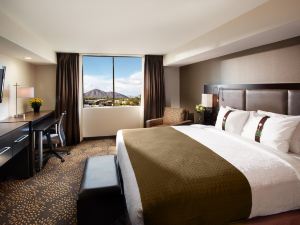 Holiday Inn & Suites Phoenix Airport North