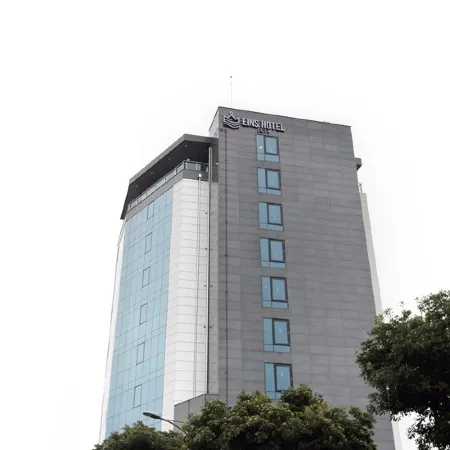 Eins Hotel Отели рядом с достопримечательностью «Парк Сэсум»