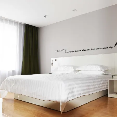 Homeinn Pebble Hotel (Hami Railway Station Bayi North Road) Hotele w: Hami