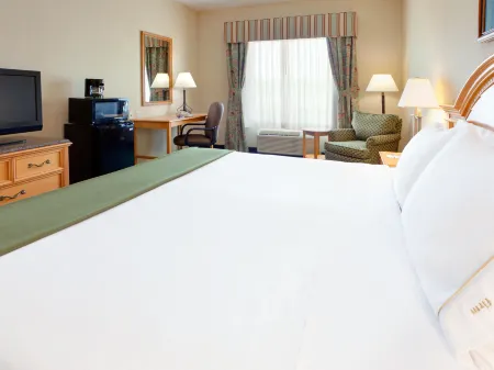 Holiday Inn Express & Suites Watertown-Thousand Islands