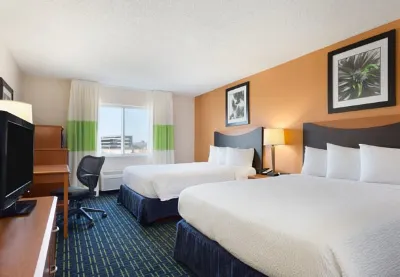 Fairfield Inn & Suites Fort Worth University Drive Hotels near Chapel Hill Shopping Center