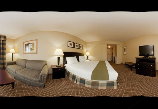 4. 홀리데이 인 익..