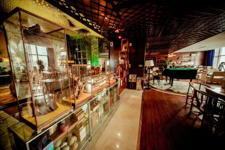 Floral Hotel · YunFu City King Royal Hotel Отели рядом со станцией Yunfu East Railway Station