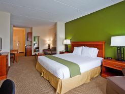 Holiday Inn Express & Suites DUBLIN by IHG