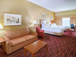 Holiday Inn Express & Suites Woodbridge