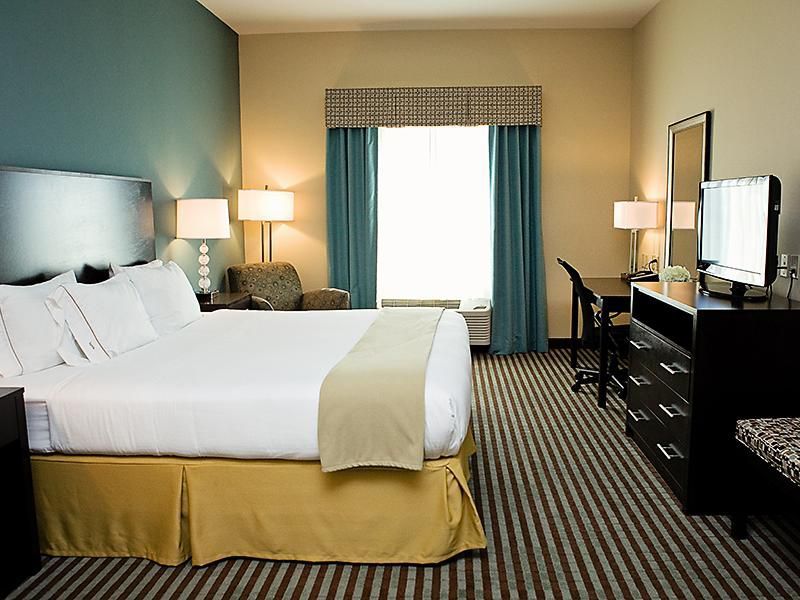 Holiday Inn Express & Suites Youngstown West I 80, an Ihg Hotel