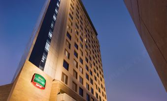 Courtyard by Marriott Gurugram Downtown