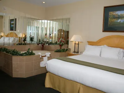 Holiday Inn Express & Suites Watertown-Thousand Islands Hotels in Watertown