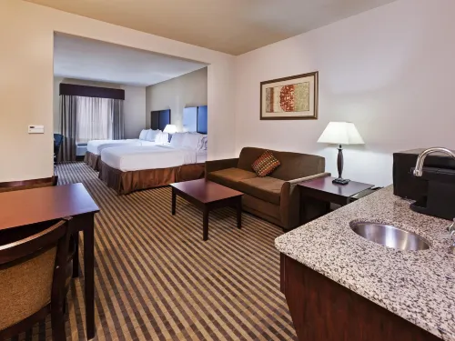 Holiday Inn Express & Suites Brady by IHG Hotel di Brady