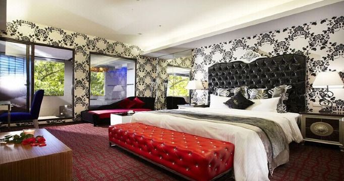 4. 골든 핫 스프링..