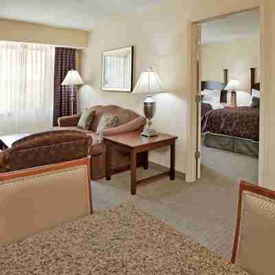 Staybridge Suites Kansas City-Independence Rooms