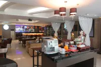 The Alana Surabaya - bar