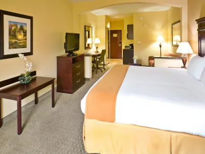 Holiday Inn Express & Suites Texarkana Hotel dekat Texarkana College