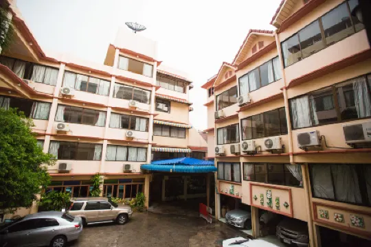 Dream Hotel Pattaya Отели рядом с достопримечательностью «Пешеходная улица Паттайя»