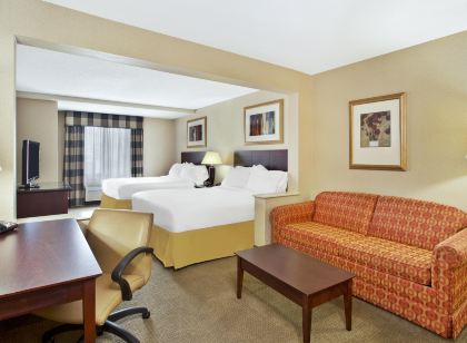 Holiday Inn Express & Suites Bradley Airport