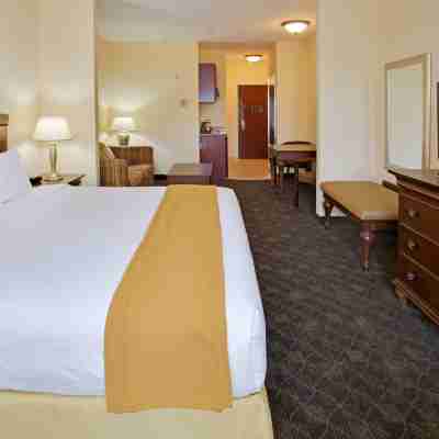 Holiday Inn Express & Suites PEARLAND by IHG Rooms