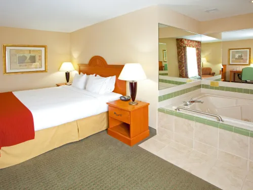 Holiday Inn Express & Suites Parkersburg - Mineral Wells Hotel di Wood County