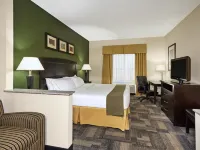 Holiday Inn Express & Suites PEKIN (PEORIA AREA) by IHG - parking