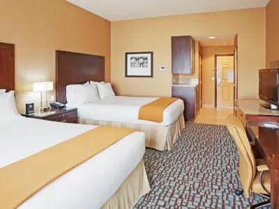 Holiday Inn Express & Suites Salinas Hotels in der Nähe von Hartnell College