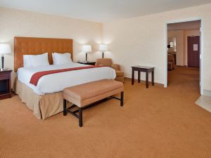 Holiday Inn Express & Suites Lawrence