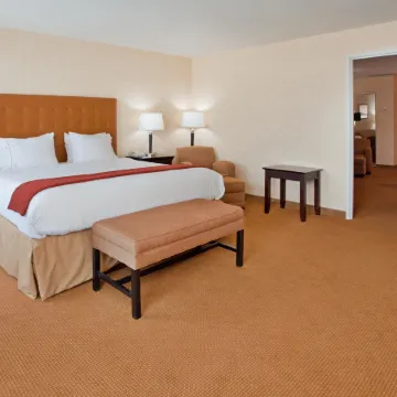 Holiday Inn Express & Suites Lawrence by IHG