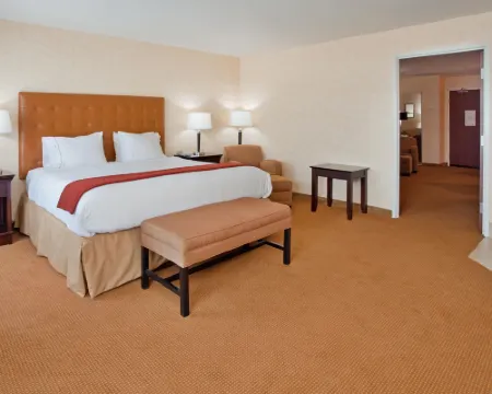 Holiday Inn Express & Suites Lawrence by IHG Hotels in Lawrence