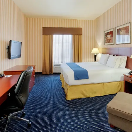 Holiday Inn Express & Suites LATHROP by IHG